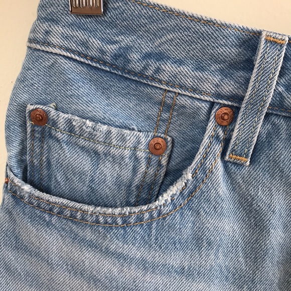 Levi’s Premium jean shorts Sz 26 Daisy Dukes raw hem jean Shorts distressed - Picture 3 of 16